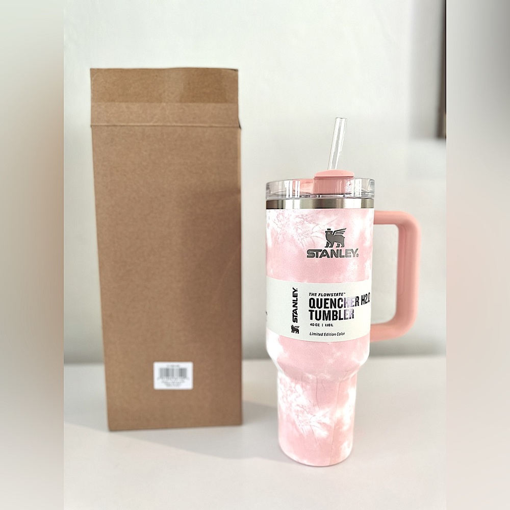 NWT!! STANLEY Adventure Quencher Travel Tumbler 40 oz - Peach Tie Dye